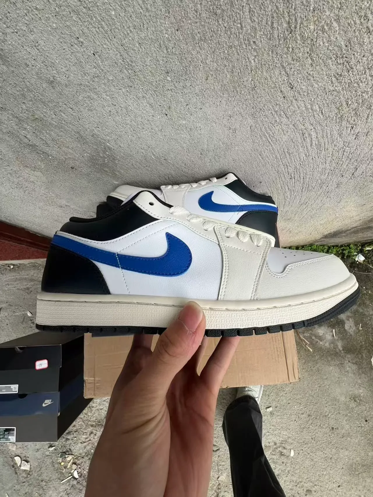 Nike Air Jordan 1 Blanc Noir Bleu Royal Lifestyle Sneakers 6