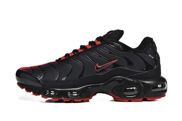 Nike Air Max Plus Black White Lifestyle Sneakers 3
