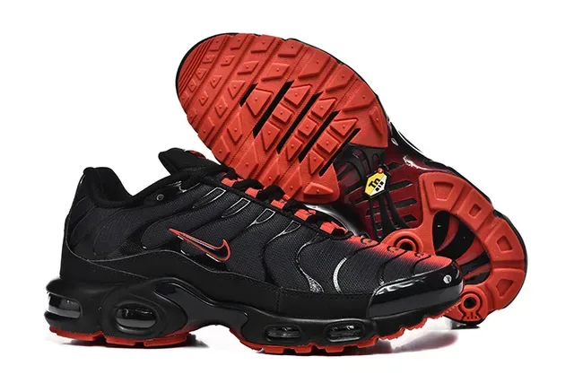 Nike Air Max Plus Black White Lifestyle Sneakers 4