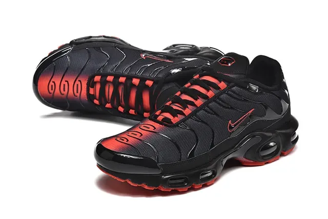 Nike Air Max Plus Black White Lifestyle Sneakers 5