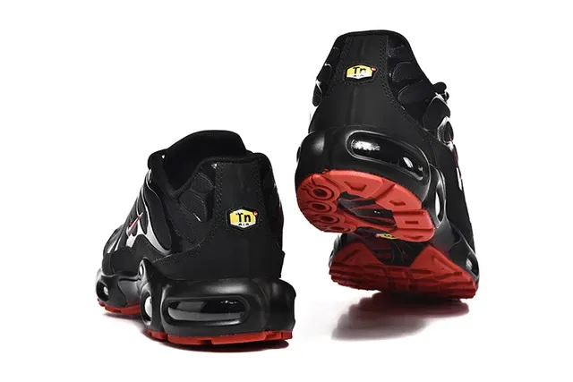 Nike Air Max Plus Black White Lifestyle Sneakers 7
