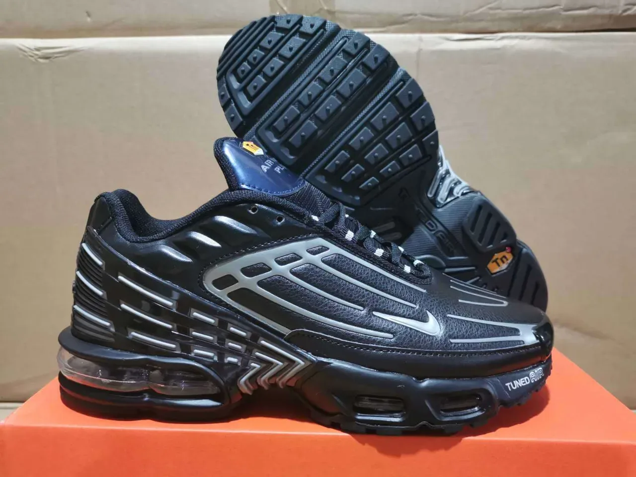 Nike Air Max Plus Tuned Air Black Silver Lifestyle Sneakers 4