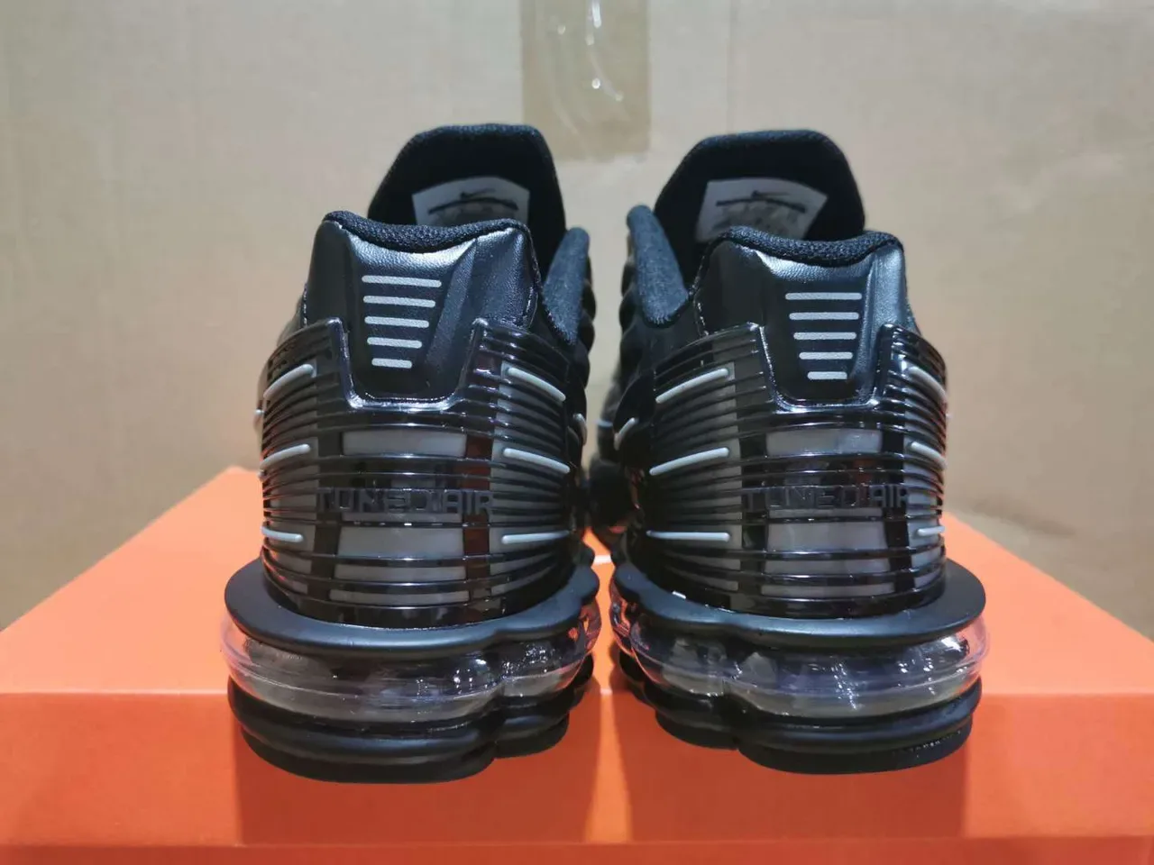 Nike Air Max Plus Tuned Air Black Silver Lifestyle Sneakers 7
