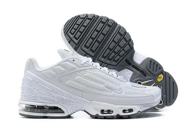 Nike Air Max Plus White Lifestyle Sneakers 16