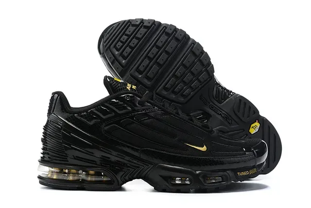 Nike Air Max Plus White Lifestyle Sneakers 22