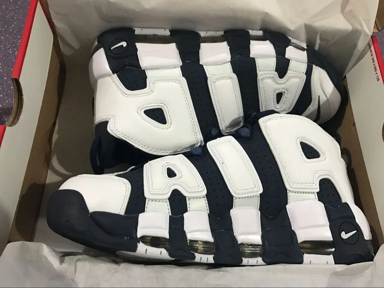 Nike Air More Uptempo Chaussures de Basket Blanc et Bleu marine 14