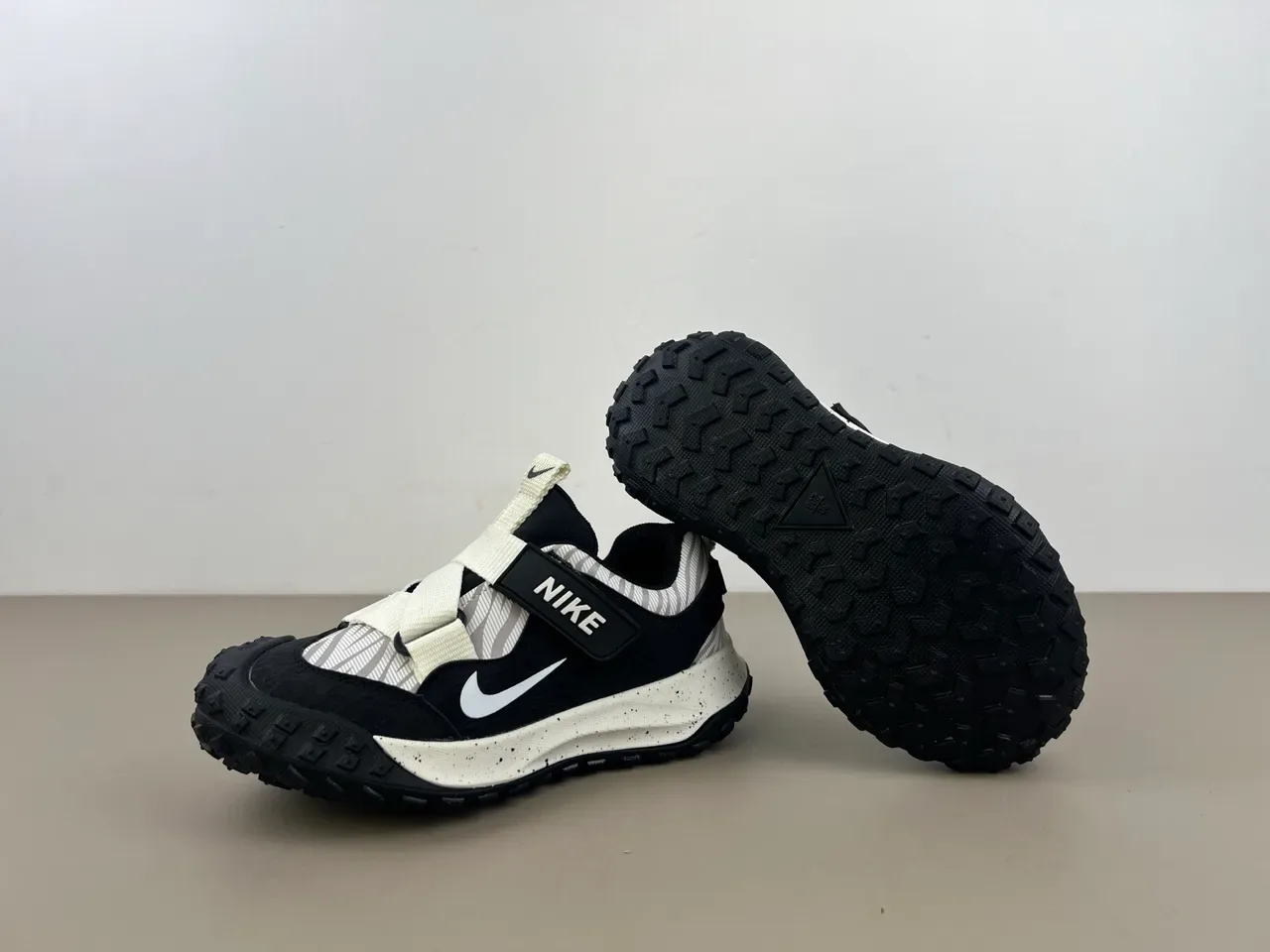 Nike Beige Pink Dual-Strap Velcro Closure Speckled Foam Midsole Lifestyle Sneakers 9
