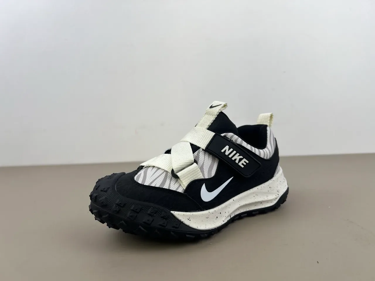 Nike Beige Pink Dual-Strap Velcro Closure Speckled Foam Midsole Lifestyle Sneakers 10