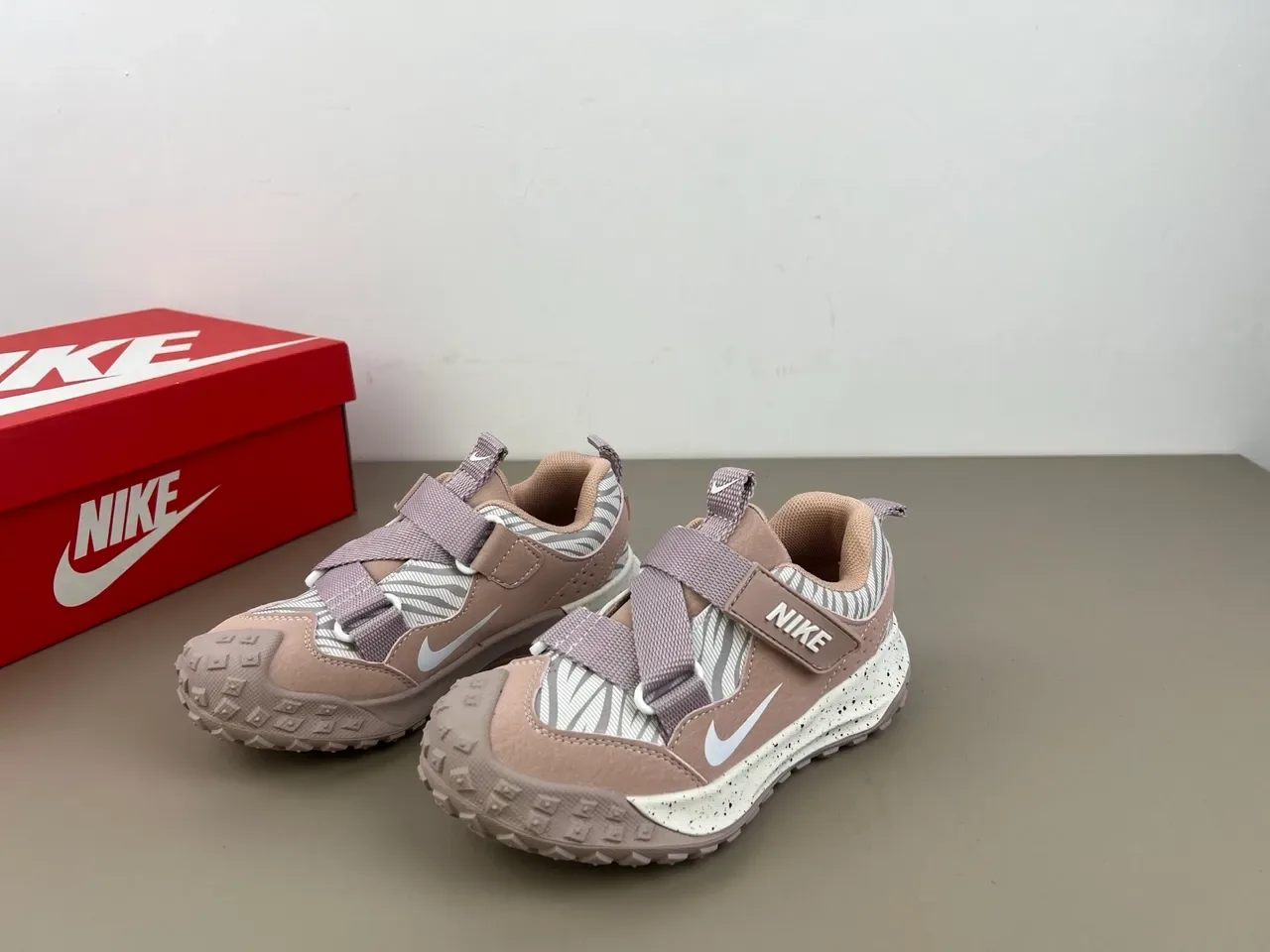 Nike Beige Pink Dual-Strap Velcro Closure Speckled Foam Midsole Lifestyle Sneakers 19