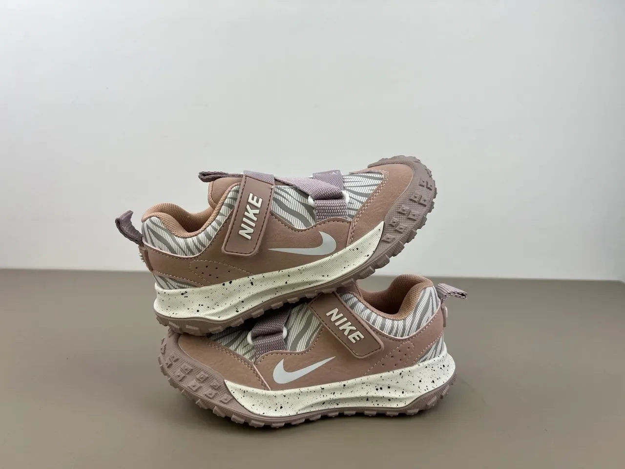 Nike Beige Pink Dual-Strap Velcro Closure Speckled Foam Midsole Lifestyle Sneakers 20
