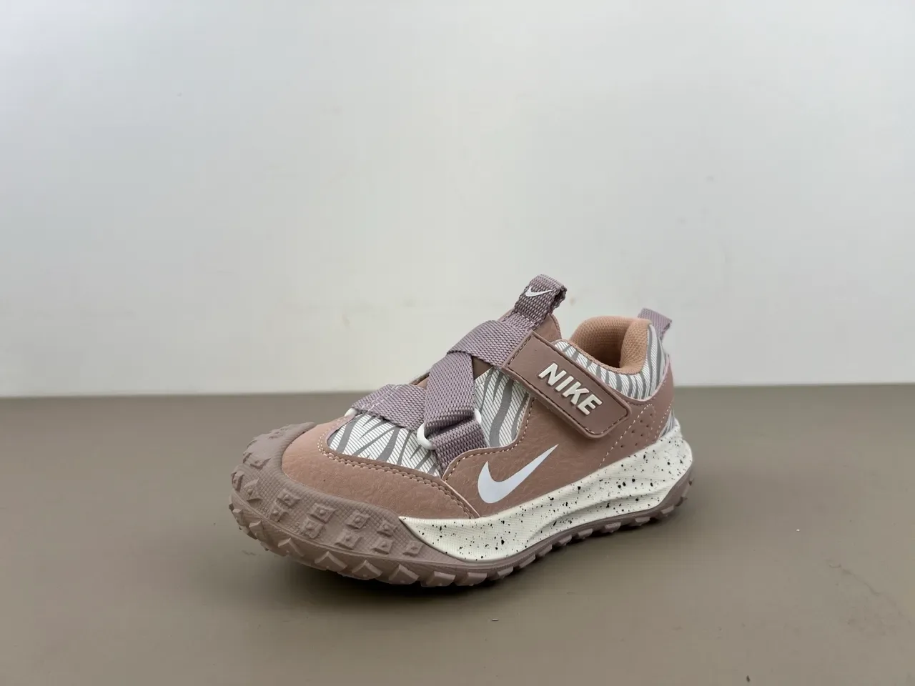 Nike Beige Pink Dual-Strap Velcro Closure Speckled Foam Midsole Lifestyle Sneakers 22