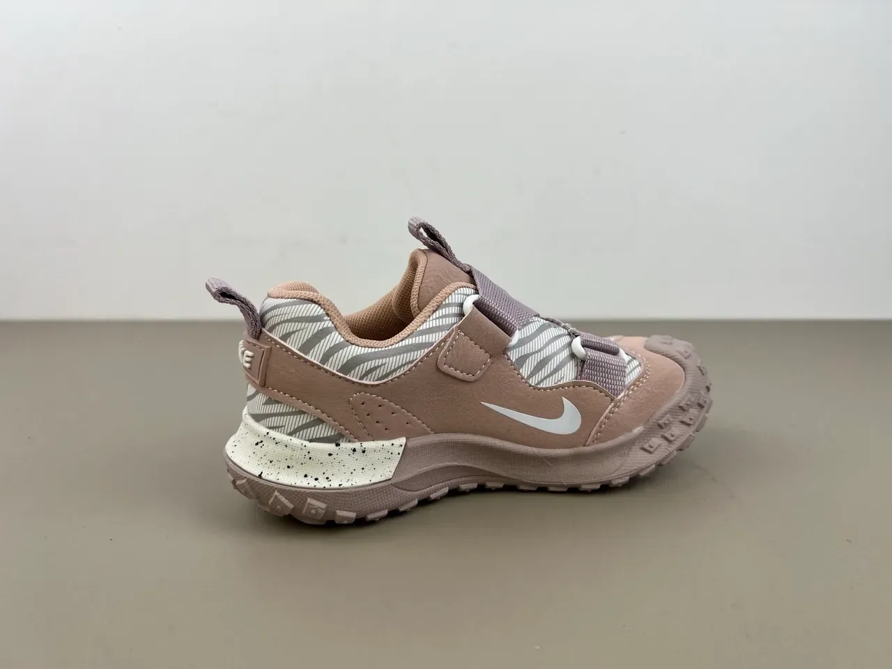 Nike Beige Pink Dual-Strap Velcro Closure Speckled Foam Midsole Lifestyle Sneakers 23
