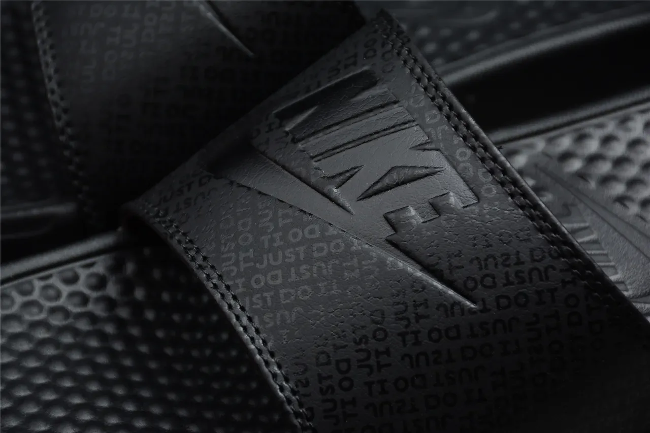 Nike Benassi JDI Chaussures Noires à Semelle Moulée 5