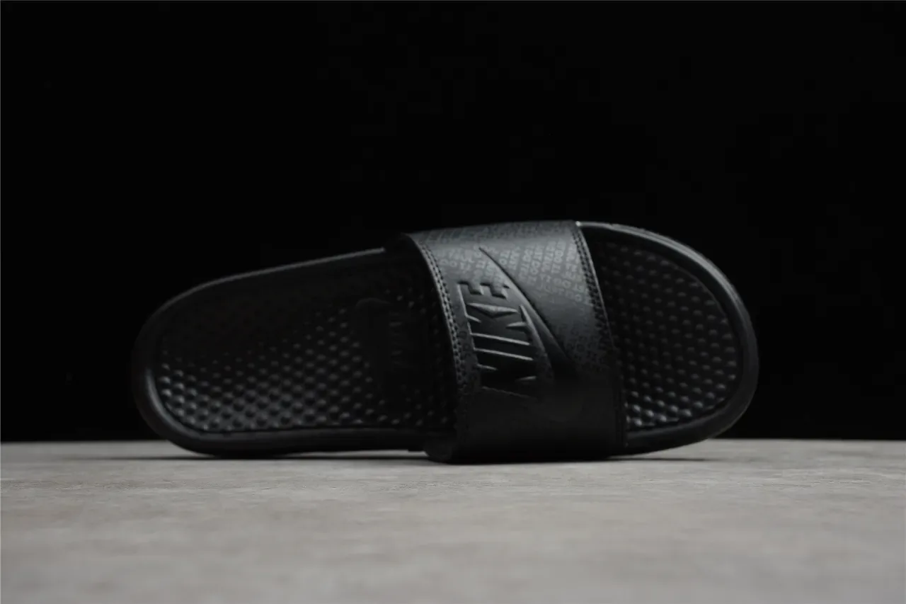 Nike Benassi JDI Chaussures Noires à Semelle Moulée 9