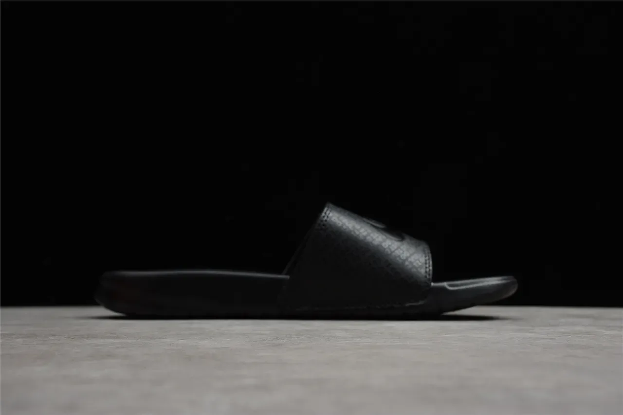 Nike Benassi JDI Chaussures Noires à Semelle Moulée 10
