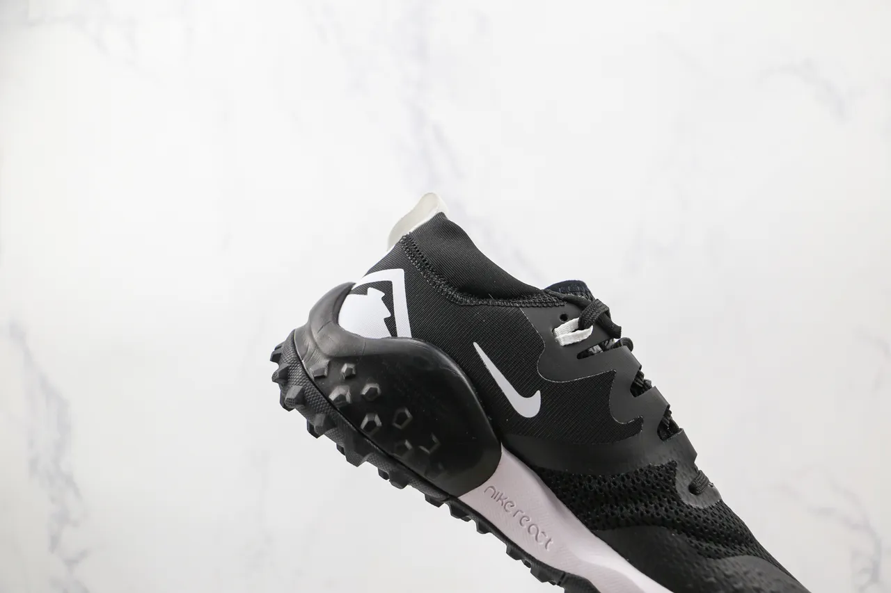 Nike Black and White Trail-Style Running Shoes 5