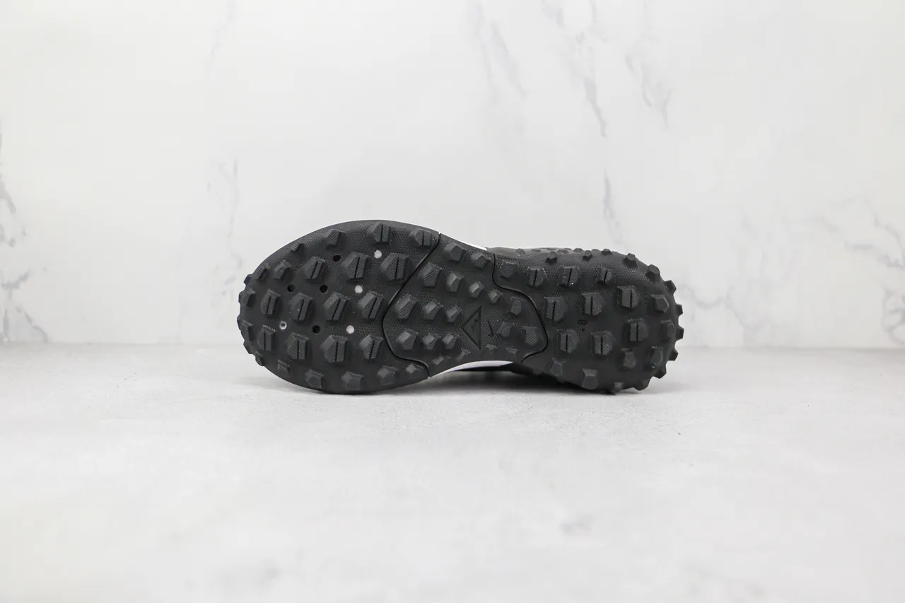 Nike Black and White Trail-Style Running Shoes 8
