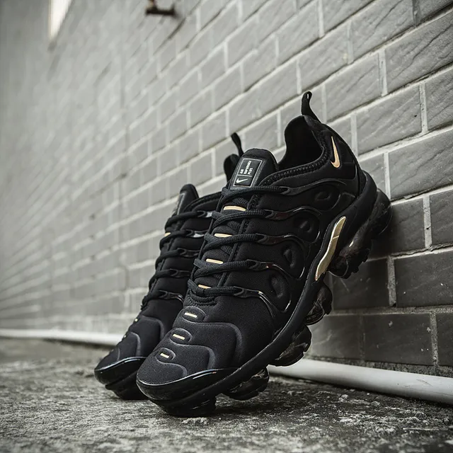 Nike Black Gold Wave-Shaped Synthetic Cage Full-Length Visible Air Unit Lifestyle Sneakers 13