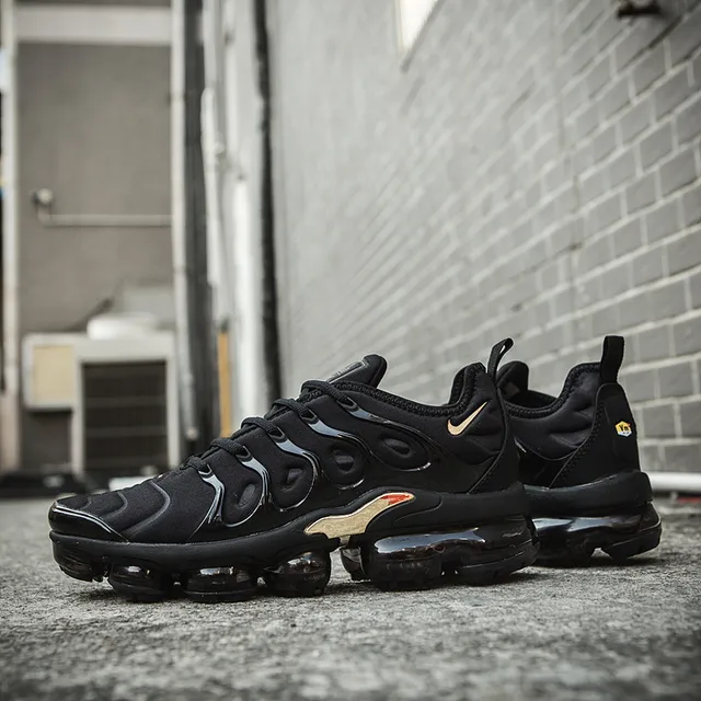 Nike Black Gold Wave-Shaped Synthetic Cage Full-Length Visible Air Unit Lifestyle Sneakers 14