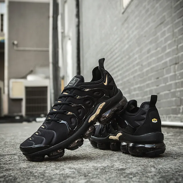 Nike Black Gold Wave-Shaped Synthetic Cage Full-Length Visible Air Unit Lifestyle Sneakers 17