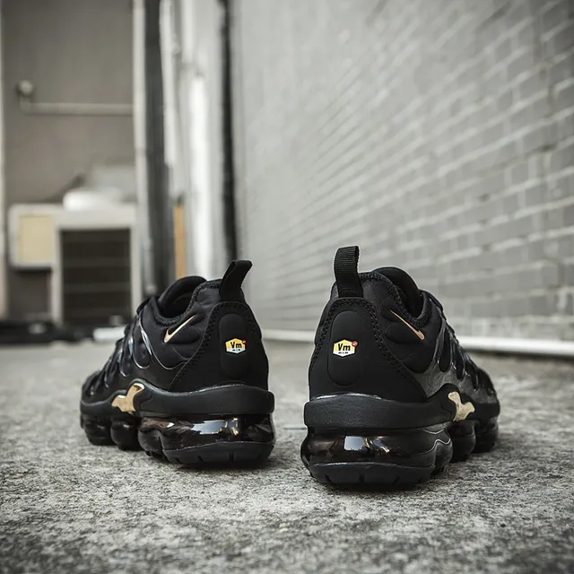 Nike Black Gold Wave-Shaped Synthetic Cage Full-Length Visible Air Unit Lifestyle Sneakers 18