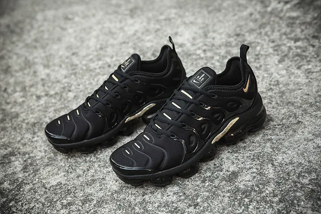 Nike Black Gold Wave-Shaped Synthetic Cage Full-Length Visible Air Unit Lifestyle Sneakers 19