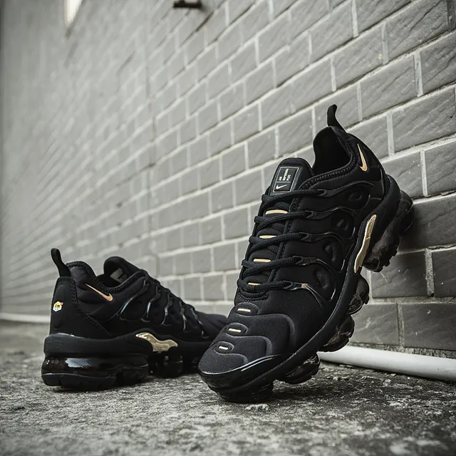 Nike Black Gold Wave-Shaped Synthetic Cage Full-Length Visible Air Unit Lifestyle Sneakers 21