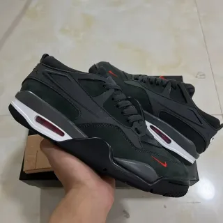 耐克黑色绿色高帮麂皮和合成覆盖篮球鞋