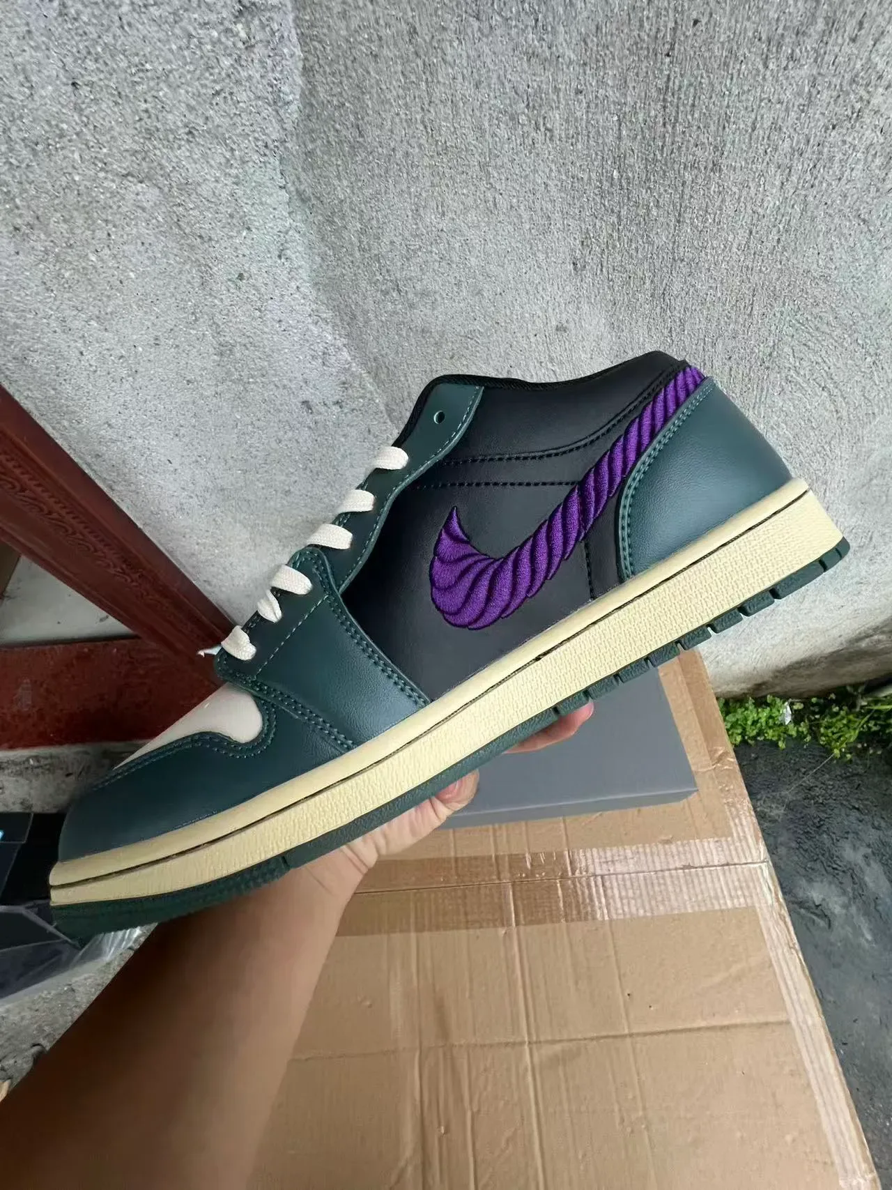 Nike Black Green Low-Top Rope-Textured Swoosh Lifestyle Sneakers 5