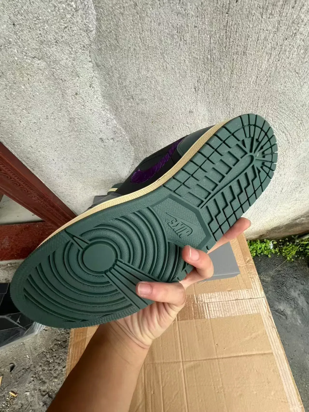 Nike Black Green Low-Top Rope-Textured Swoosh Lifestyle Sneakers 6
