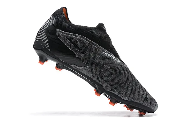 Nike Chaussures de Football Noir et Orange Upper en Tricot Lacets Asymétriques pour Terrain Ferme 3