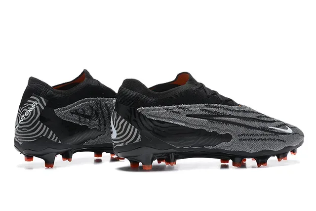 Nike Chaussures de Football Noir et Orange Upper en Tricot Lacets Asymétriques pour Terrain Ferme 5