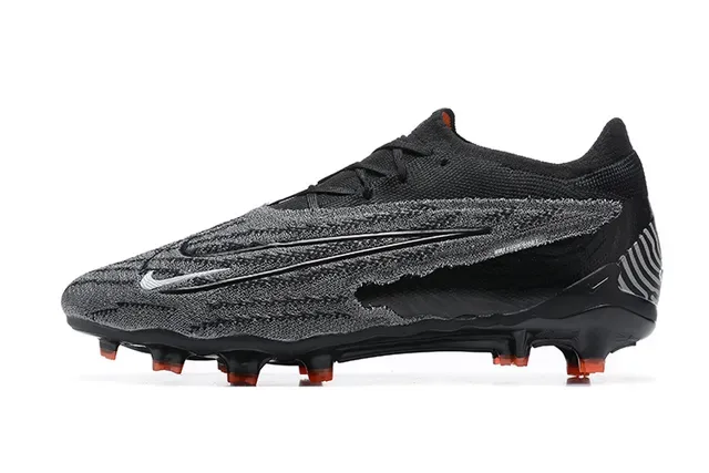 Nike Chaussures de Football Noir et Orange Upper en Tricot Lacets Asymétriques pour Terrain Ferme 10
