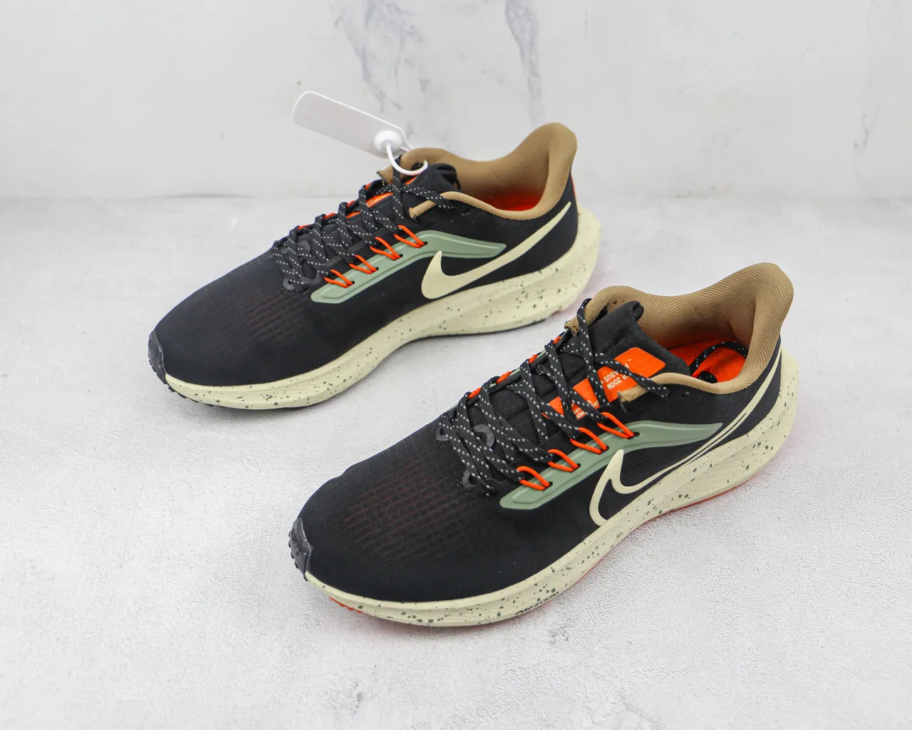 Nike Black Orange Knit Upper Speckled Midsole Running Shoes 4