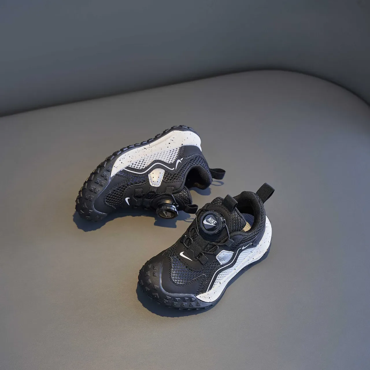 Nike Black White Laceless BOA Dial Closure Mesh And Synthetic Overlay Construction Lifestyle Sneakers 7