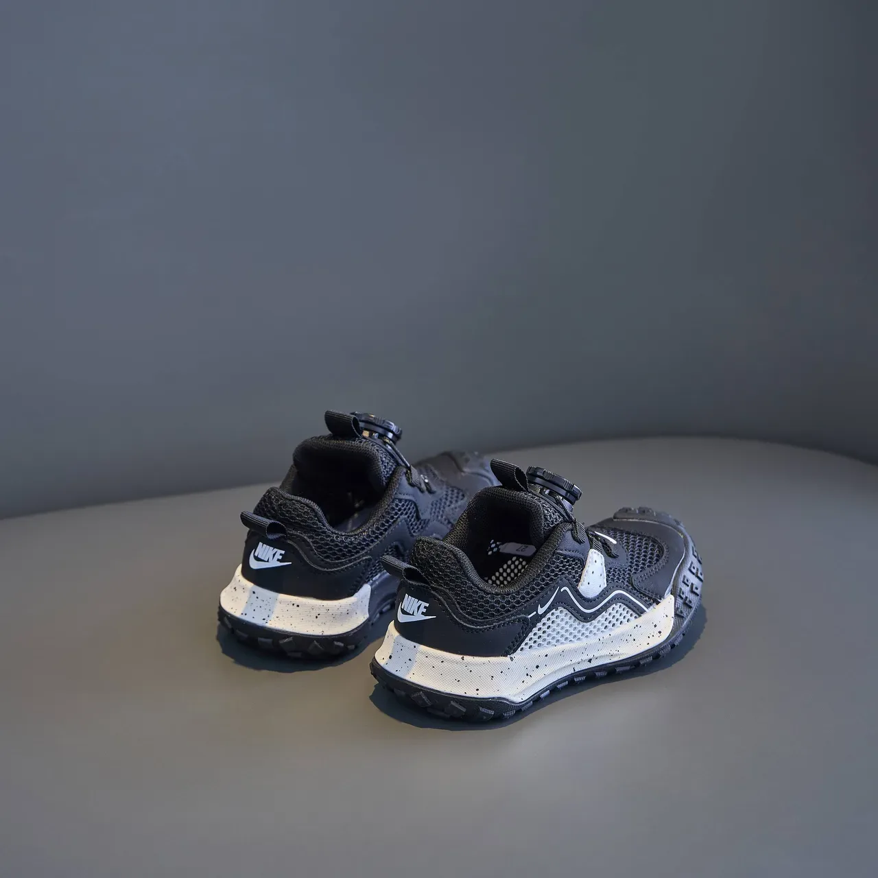 Nike Black White Laceless BOA Dial Closure Mesh And Synthetic Overlay Construction Lifestyle Sneakers 8