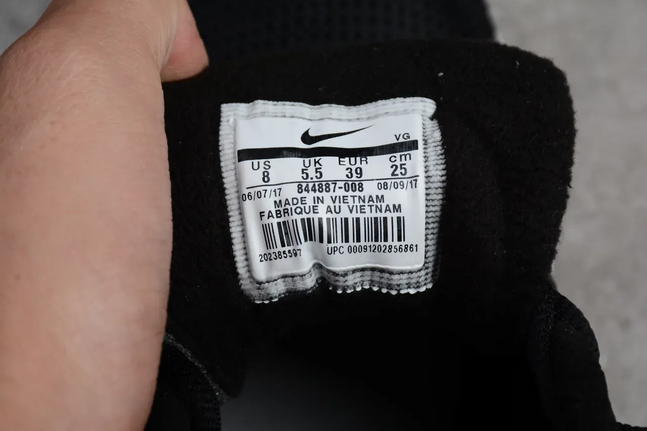 Nike Black White Mesh Upper Minimalist Silhouette Lifestyle Sneakers 2
