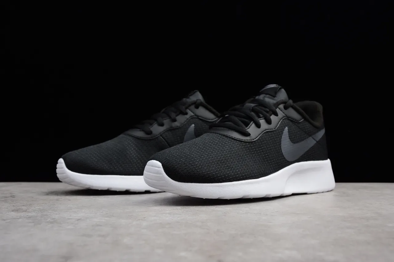 Nike Black White Mesh Upper Minimalist Silhouette Lifestyle Sneakers 13