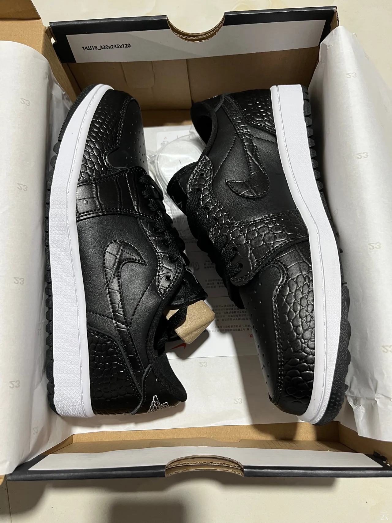 Nike Black White Textured Reptile-Embossed Upper Midsole Stripe Lifestyle Sneakers 2