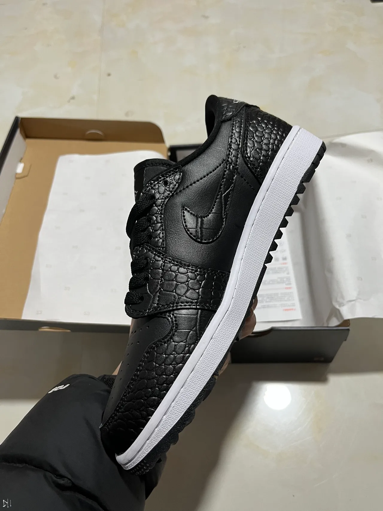 Nike Black White Textured Reptile-Embossed Upper Midsole Stripe Lifestyle Sneakers 5