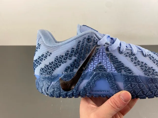 Nike Blue Navy Knit Upper Geometric Pattern Basketball Shoes 3