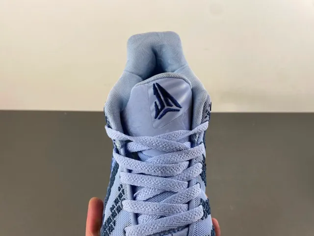 Nike Blue Navy Knit Upper Geometric Pattern Basketball Shoes 6
