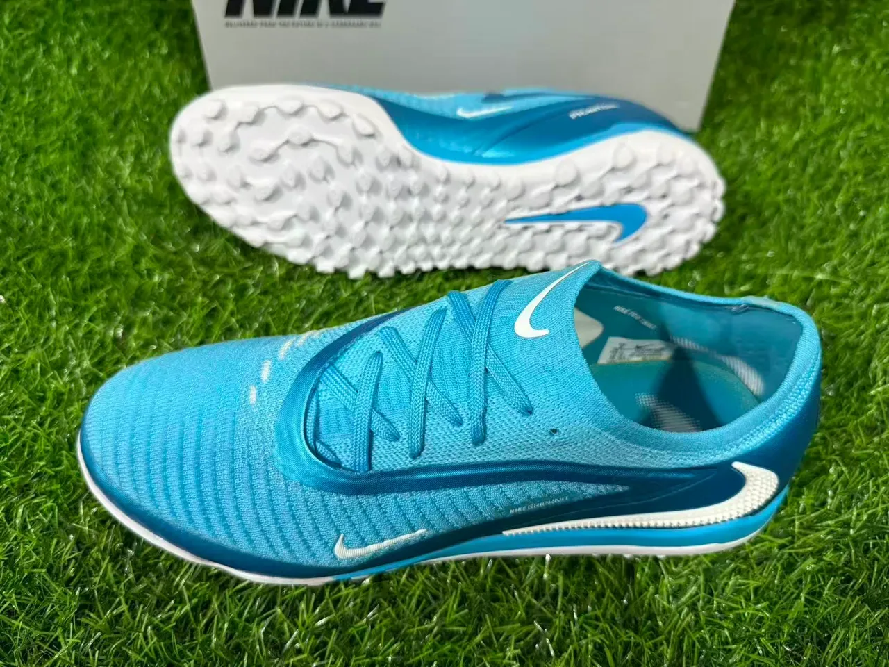Nike Blue White Knit Upper Low-Cut Silhouette Artificial-Grass Soccer Shoes 5