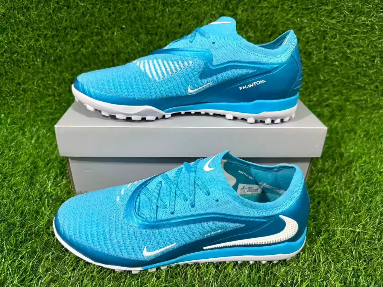 Nike Blue White Knit Upper Low-Cut Silhouette Artificial-Grass Soccer Shoes 7