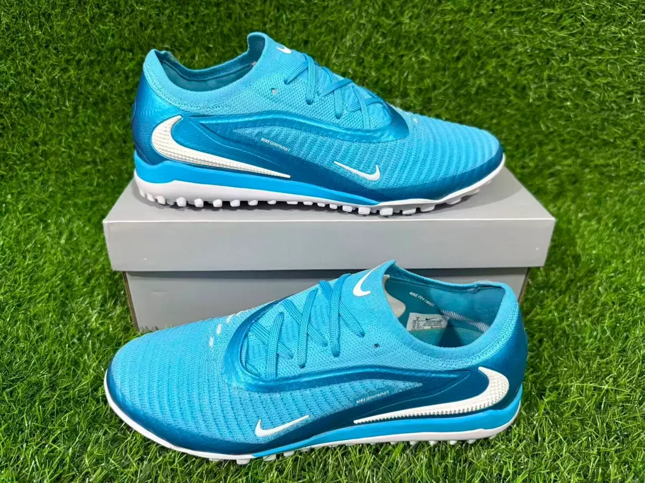 Nike Blue White Knit Upper Low-Cut Silhouette Artificial-Grass Soccer Shoes 8