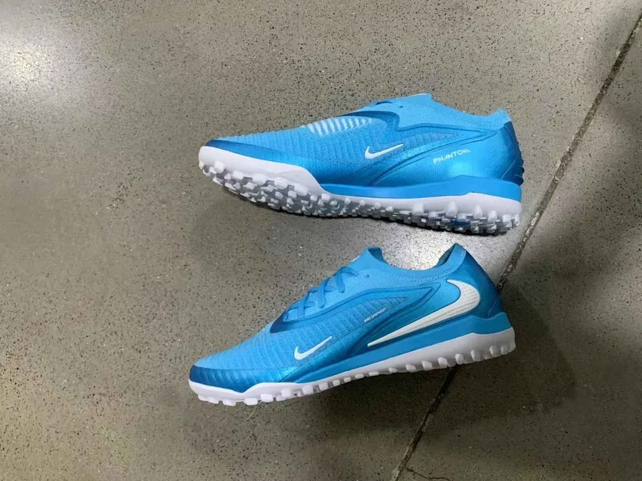 Nike Blue White Knit Upper Low-Cut Silhouette Artificial-Grass Soccer Shoes 9