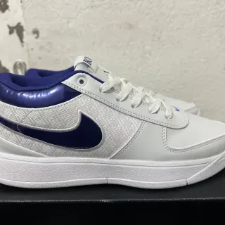 Nike Booker सफेद बैंगनी टेक्सटाइल-और-लेदर अपर चमकदार हील काउंटर लाइफस्टाइल स्नीकर