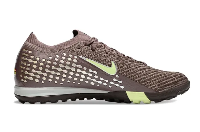 Nike Chaussures de football brun vert avec upper en knit et outsole turf 2