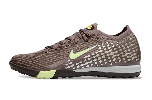 Nike Chaussures de football brun vert avec upper en knit et outsole turf 3