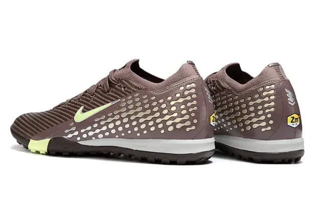 Nike Chaussures de football brun vert avec upper en knit et outsole turf 6